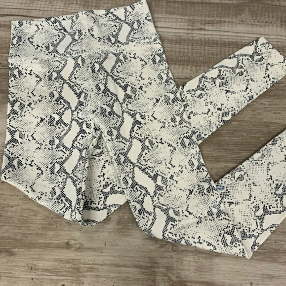 Pants - FLEECE LINED WARM COZY Snakeskin Python Black & Cream Leggings